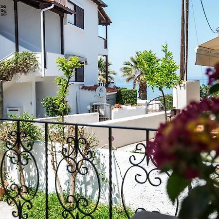 Beachfront Deluxe Apt. Pefkochori Dış mekan fotoğraf