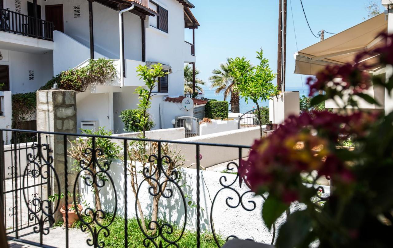 Beachfront Deluxe Apt. Pefkochori Dış mekan fotoğraf